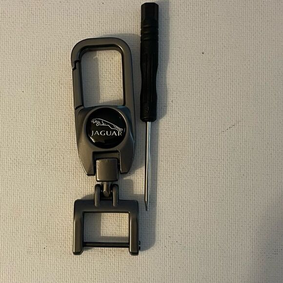 Jaguar Logo Key Fob Keychain in Metal NWT - Picture 2 of 5